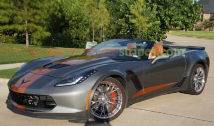 Shark grey C7 Corvette Z06 convertible with gloss kalahari GM full length racing stripe 2