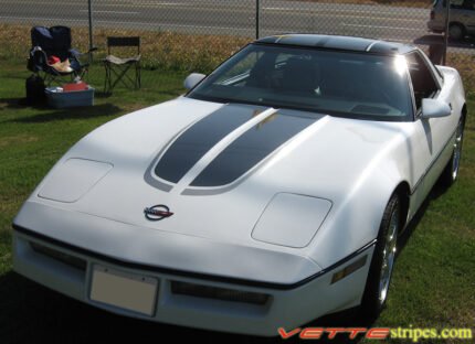 White C4 Corvette with metallic black and gunmetal CE stripes