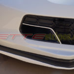 White C7 Z06 front brake scoop pinstripes