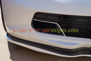 White C7 Z06 front brake scoop pinstripes