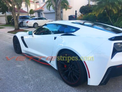 White C7 Corvette Z06 with red side skirt pinstripes