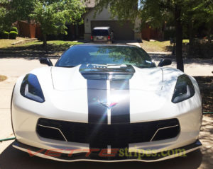 White C7 Z06 front splitter and side skirt pinstripes